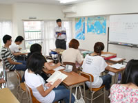 In class (the classmates are listening to the teacher’s lecture carefully) 1